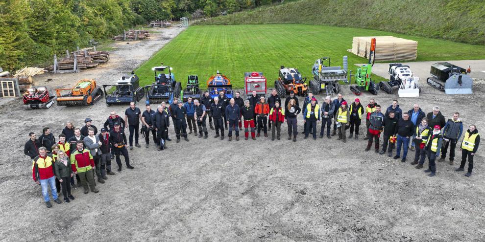 Zwanzig Forstraupen von zwölf Herstellern waren beim Forst & Technik Bootcamp live im Einsatz zu sehen