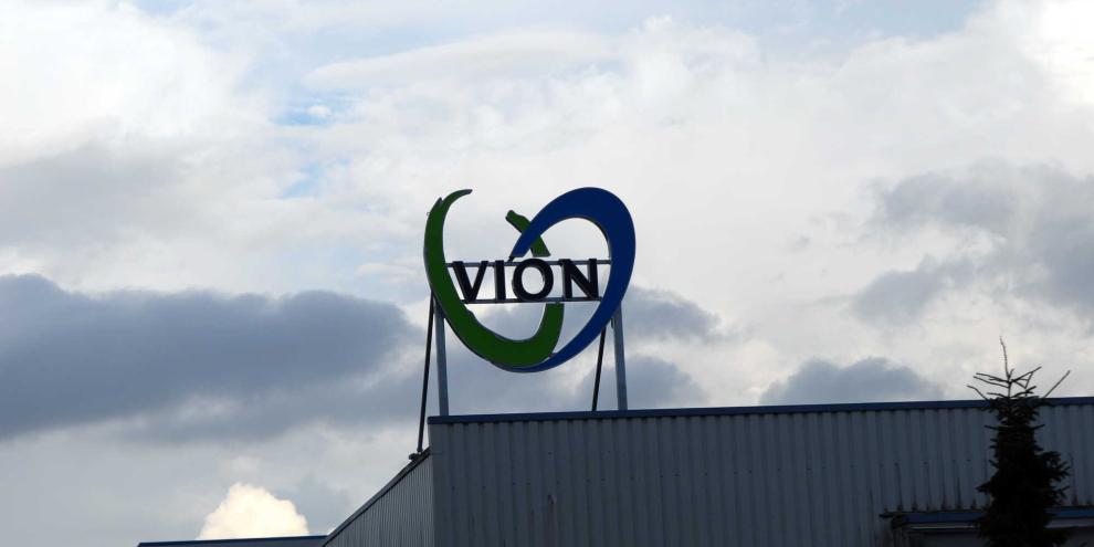 Das Vion-Logo auf einem Gebäude des Unternehmens.