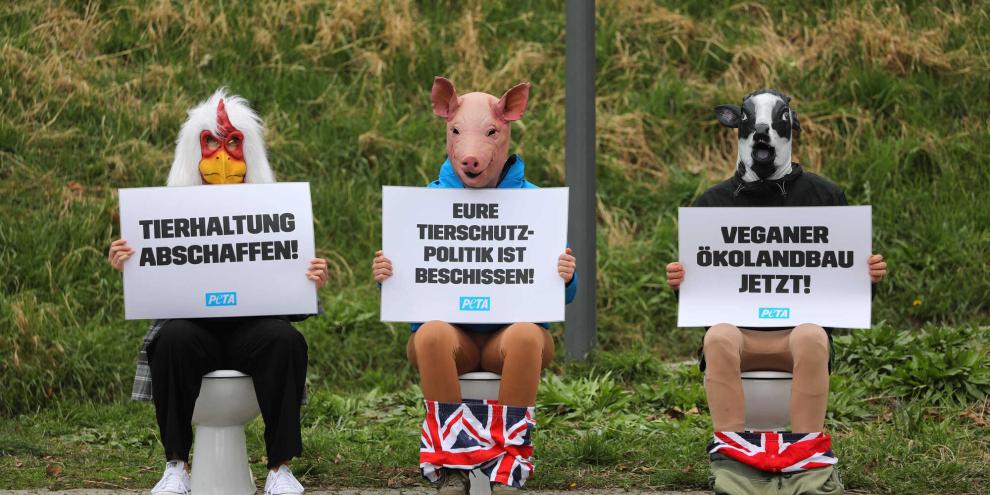 PETA-Aktivisten protestieren gegen die Nutztierhaltung