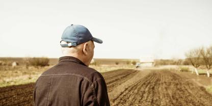 Landwirt-älterer-AdobeStock_107653122